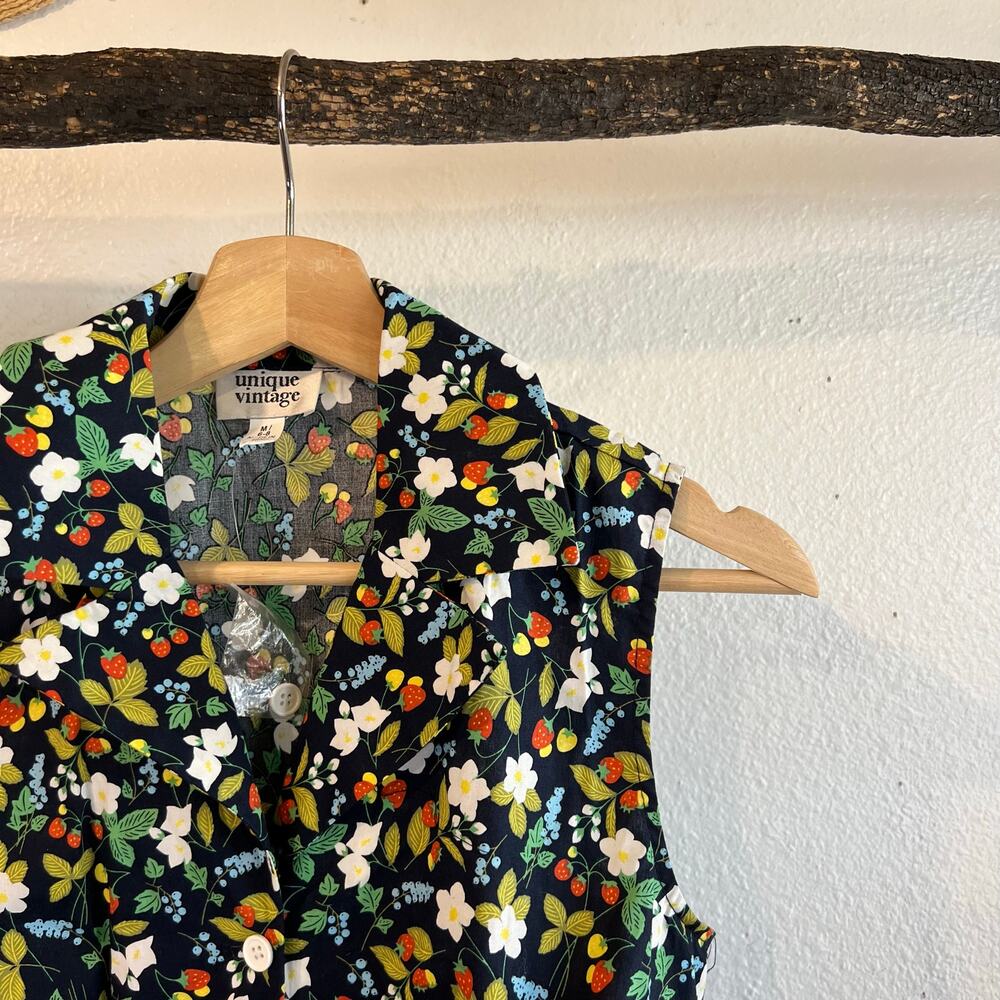 Unique Vintage Strawberry Cotton Print Sleeveless Button Down Blouse Size M - Picture 12 of 12